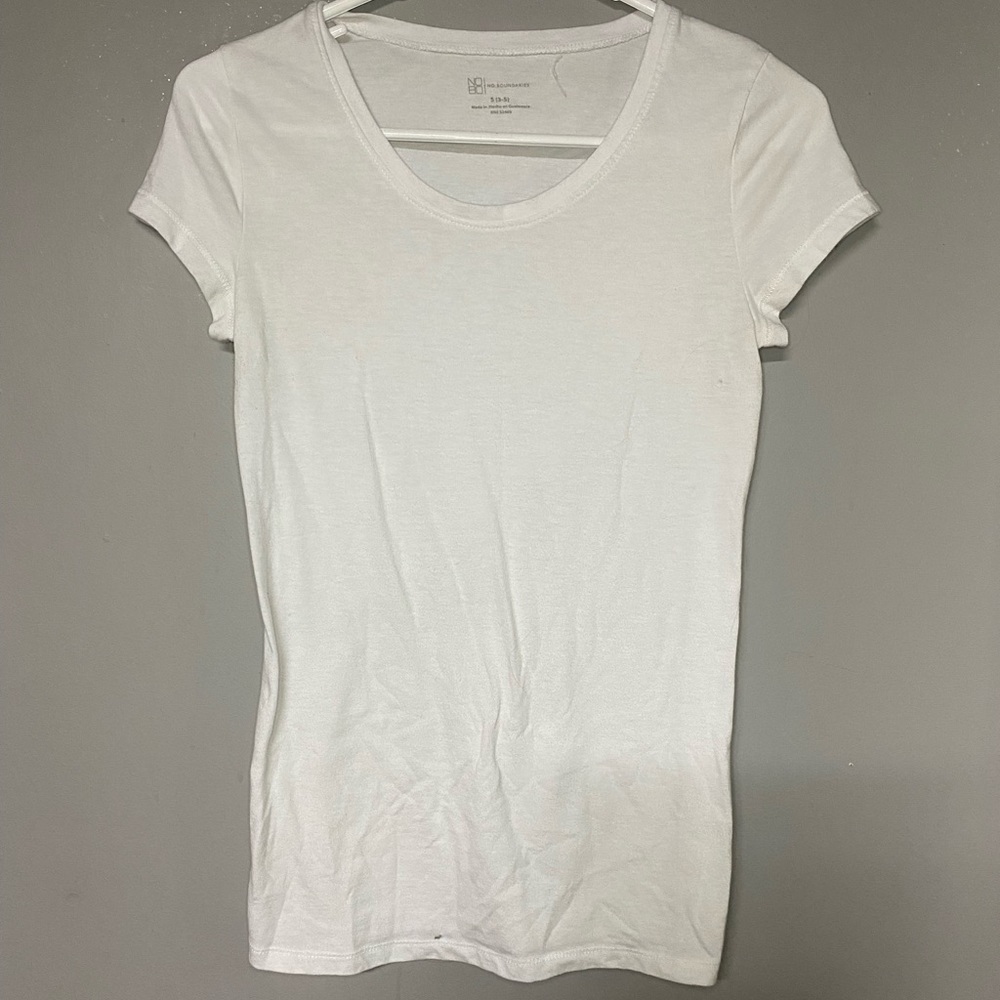 White tee